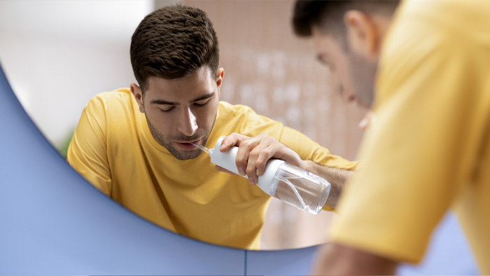 Jak używać irygatora do czyszczenia zęb&oacute;w?