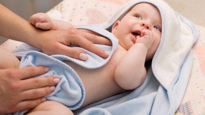 Biegunka u noworodka - objawy, rozpoznanie, co podać by ją zatrzymać?
