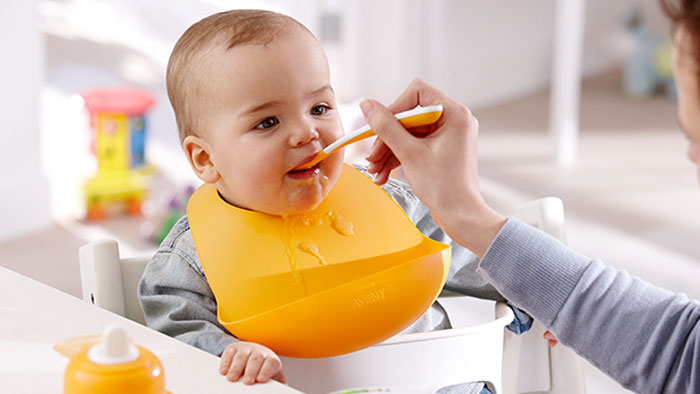 Jak wprowadzać nowe smaki? Co podawać starszakowi?