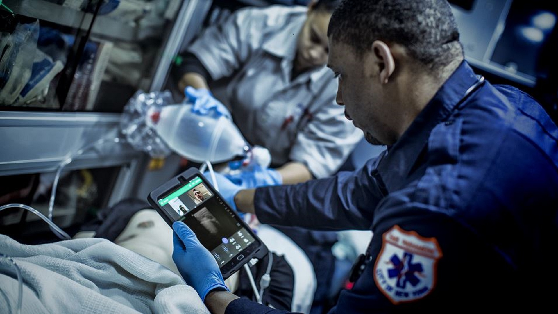 Dzięki Fundacji Wielka Orkiestra Świątecznej Pomocy 143 ultramobilne ultrasonografy Philips Lumify trafią w ręce ratownik&oacute;w medycznych z 89 stacji pogotowia ratunkowego w całej Polsce.